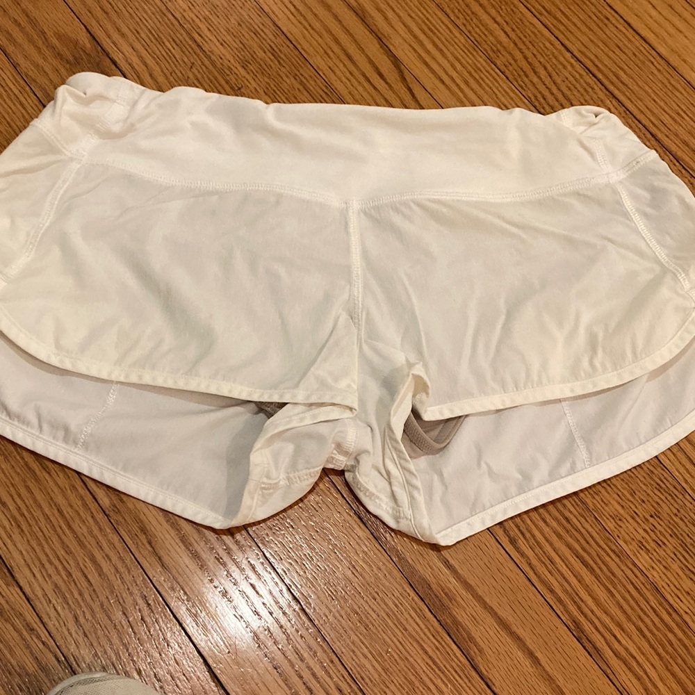 Lululemon White running Shorts
Speedy